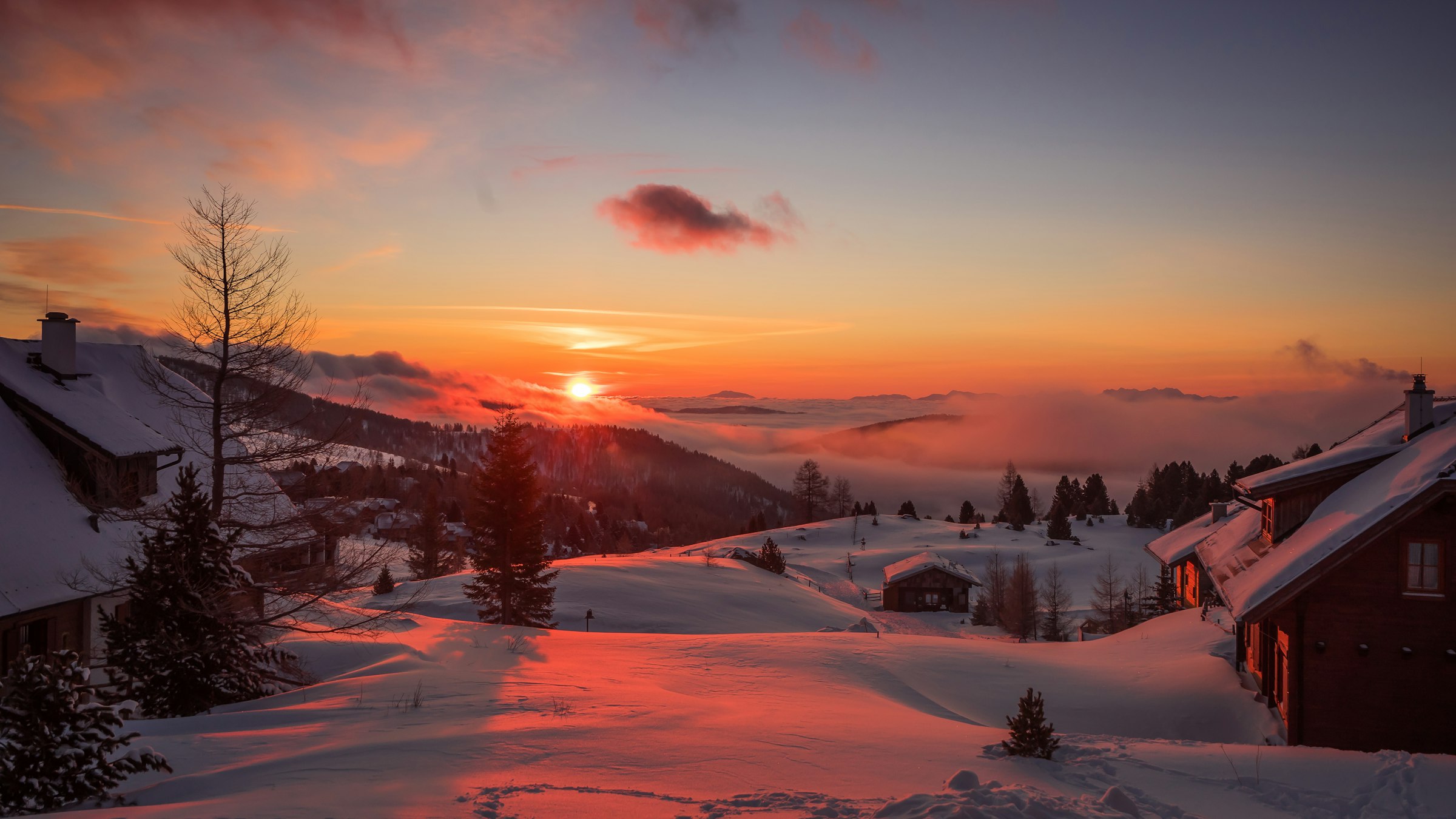 Besneeuwde chalets in de Alpen